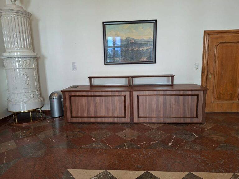 Fahrbare Bar im Marmorsaal im Schloss Mirabell für die Salzburger Konzertgesellschaft